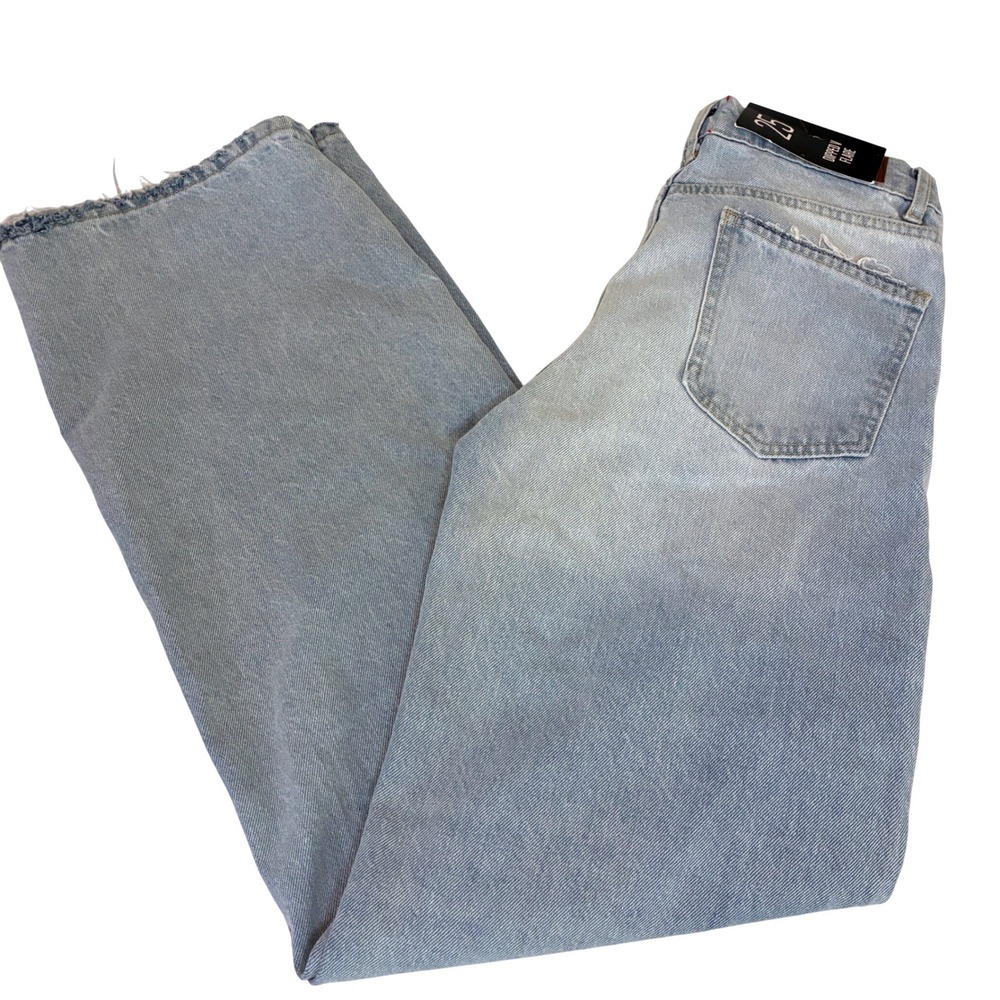 BDG Urban Outfitters Dipped V Flare‎ Jeans Light Wash Distressed Size 25 NWT